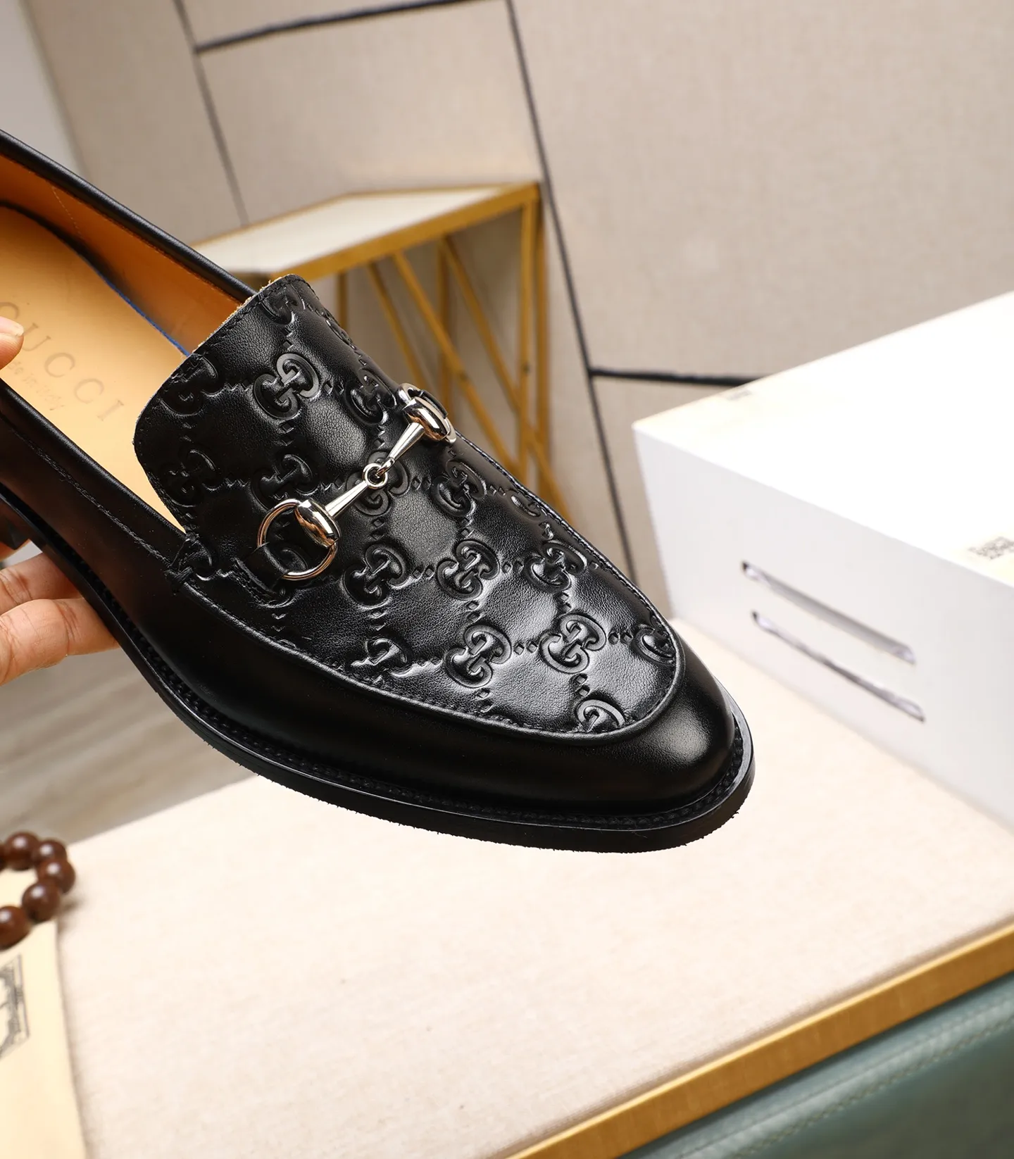 Men's shoes 💰520 (all cowhide) GUCCI high-end formal leather shoes. Original imported first-layer calfskin from Italy. Water-dyed cowhide lining. Original hardware. I believe you will be impressed from the first time you see it. The avant-garde style can no longer fully interpret its elegance. AAA grade rubber outsole. Super comfortable. The original last from the counter ensures its original version and quality. The simple upper ensures its comfort and breathability. A pair of truly good shoes has its own unique soul, prestigious quality, regular size 38-44